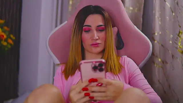 Snapshot of KimSkyex chatting on 02.13.25 KimSkyex online show from 02.13.25