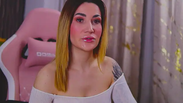 Snapshot of KimSkyex chatting on 02.17.25 KimSkyex online show from 02.17.25