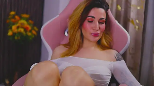 Snapshot of KimSkyex chatting on 02.18.25 KimSkyex online show from 02.18.25