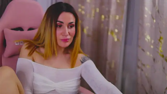 Snapshot of KimSkyex chatting on 02.18.25 KimSkyex online show from 02.18.25