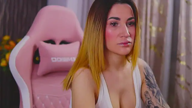 Snapshot of KimSkyex chatting on 02.22.25 KimSkyex online show from 02.22.25