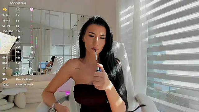 missdiamond  online show from 10.30.25