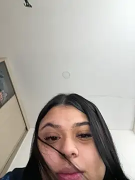 alissonfernandez  online show from 02.23.25