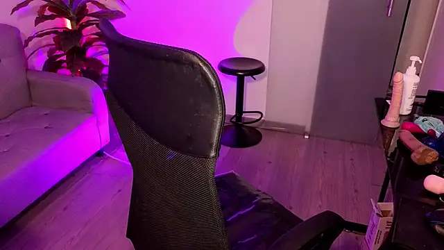 Snapshot of Lovely_celeste chatting on 11.30.25 Lovely celeste online show from 11.30.25