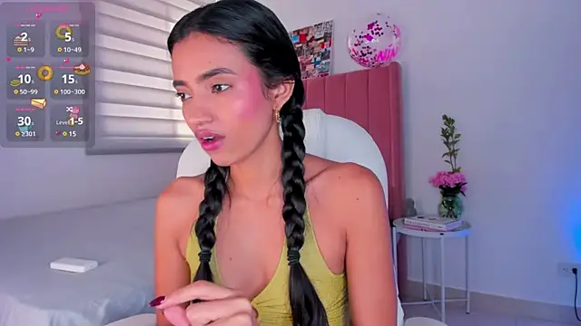 Snapshot of Ninamirley chatting on 12.20.24 Ninamirley online show from 12.20.24