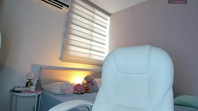 Snapshot of Ninamirley chatting on 02.19.26 Ninamirley online show from 02.19.26