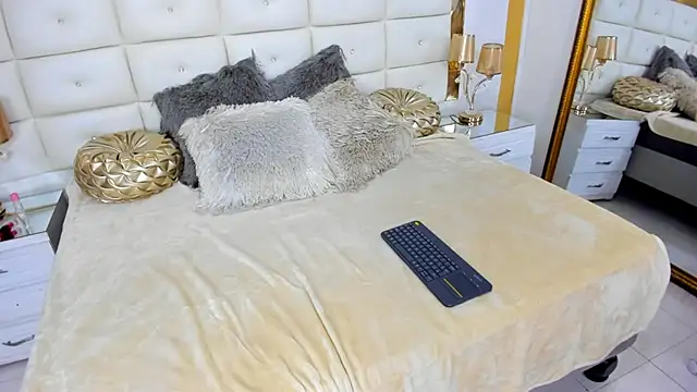 CoralHarmon online show from 12.12.24