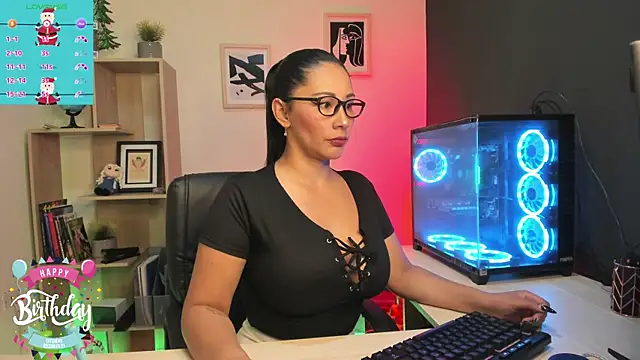 Snapshot of Sue_Wolls chatting on 12.19.24 Sue Wolls online show from 12.19.24