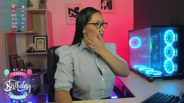 Snapshot of Sue_Wolls chatting on 12.20.24 Sue Wolls online show from 12.20.24