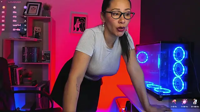 Snapshot of Sue_Wolls chatting on 01.07.25 Sue Wolls online show from 01.07.25