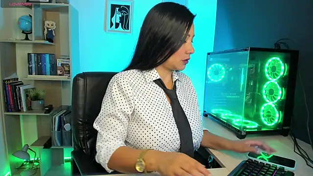 Snapshot of Sue_Wolls chatting on 01.12.25 Sue Wolls online show from 01.12.25