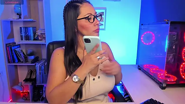 Snapshot of Sue_Wolls chatting on 02.12.25 Sue Wolls online show from 02.12.25