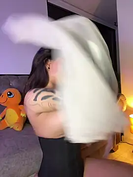 Snapshot of alessia_iris19 chatting on 02.06.25 alessia iris19 online show from 02.06.25