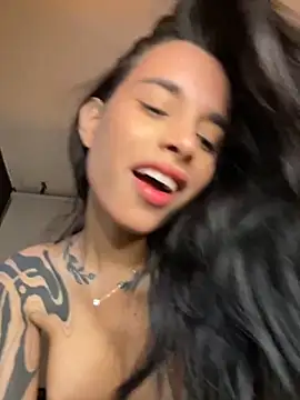 Snapshot of alessia_iris19 chatting on 10.25.25 alessia iris19 online show from 10.25.25