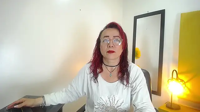 Snapshot of Lupiita223 chatting on 09.28.25 Lupiita223 online show from 09.28.25