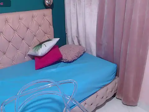 Snapshot of renata_milf_ chatting on 10.29.25 renata milf online show from 10.29.25