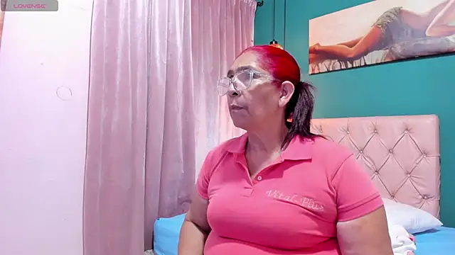 Snapshot of renata_milf_ chatting on 11.23.25 renata milf online show from 11.23.25