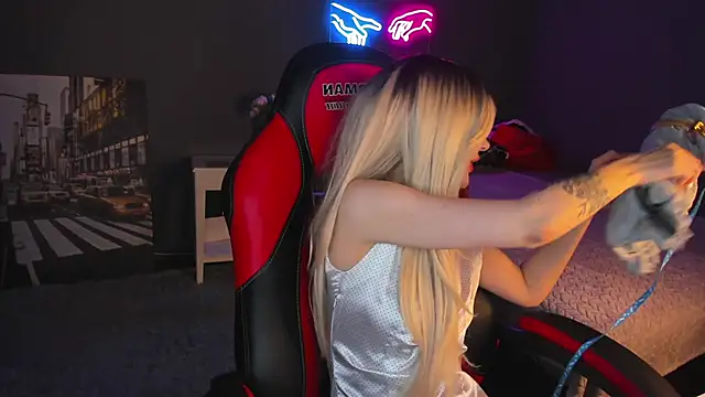 Katty Lights online show from 03.06.25