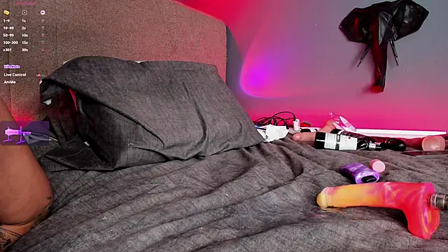 Snapshot of samuel_boy_tatoo chatting on 01.24.25 samuel boy tatoo online show from 01.24.25