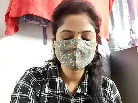 Snapshot of samosa73 chatting on 11.21.25 samosa73 online show from 11.21.25