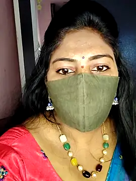 Snapshot of RomeoJuliet345 chatting on 11.25.25 RomeoJuliet345 online show from 11.25.25