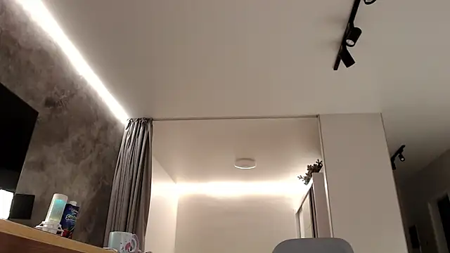 KissMyVibe online show from 12.14.24