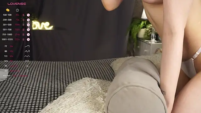 Snapshot of DorisHalsted chatting on 12.10.24 DorisHalsted online show from 12.10.24