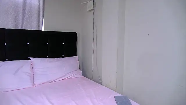 petite paola online show from 01.04.25