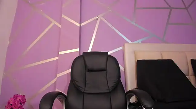 Queenjenn   online show from 02.16.25