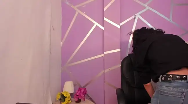 Queenjenn   online show from 02.16.25