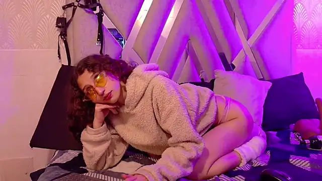 Queenjenn   online show from 01.06.26