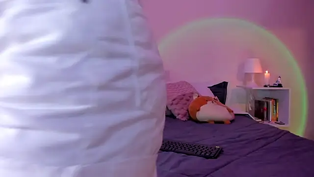 Snapshot of emillyhills chatting on 12.22.24 emillyhills online show from 12.22.24