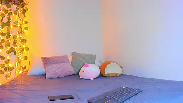 Snapshot of emillyhills chatting on 03.09.25 emillyhills online show from 03.09.25