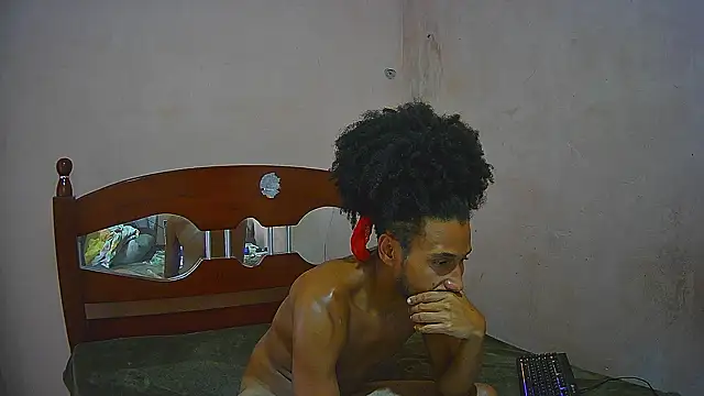 Snapshot of SkinnyLatinMan chatting on 12.03.24 SkinnyLatinMan online show from 12.03.24