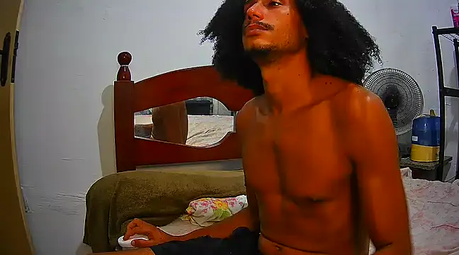 Snapshot of SkinnyLatinMan chatting on 02.15.25 SkinnyLatinMan online show from 02.15.25