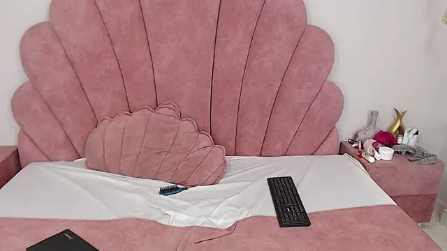 Snapshot of Candy_Bony chatting on 12.28.24 Candy Bony online show from 12.28.24