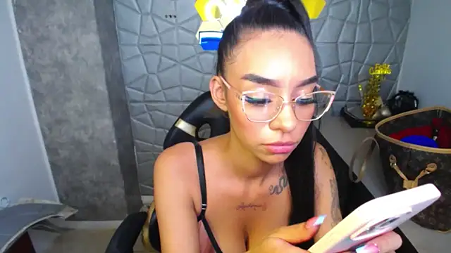 Tiffanny online show from 03.12.25