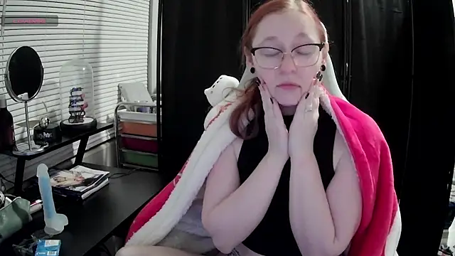 LilyFoxxx online show from 02.17.25