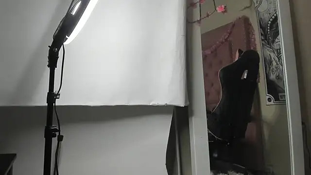 Snapshot of ened_nessa chatting on 02.28.25 ened nessa online show from 02.28.25