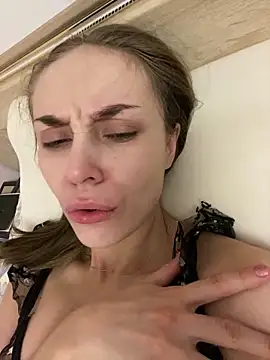 Snapshot of Burning_girlss chatting on 12.17.24 Burning girlss online show from 12.17.24