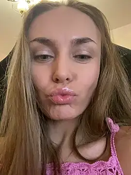 Snapshot of Burning_girlss chatting on 12.22.24 Burning girlss online show from 12.22.24