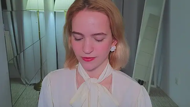 Snapshot of lolly_pie chatting on 01.01.25 lolly pie online show from 01.01.25