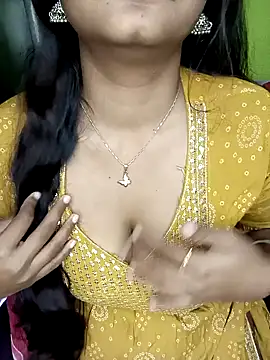 Snapshot of NOTY-LOVE-05 chatting on 01.08.25 NOTY-LOVE-05 online show from 01.08.25