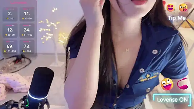 Snapshot of Unique-yiyi chatting on 02.16.25 Unique-yiyi online show from 02.16.25