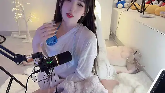 Snapshot of Unique-yiyi chatting on 02.20.25 Unique-yiyi online show from 02.20.25