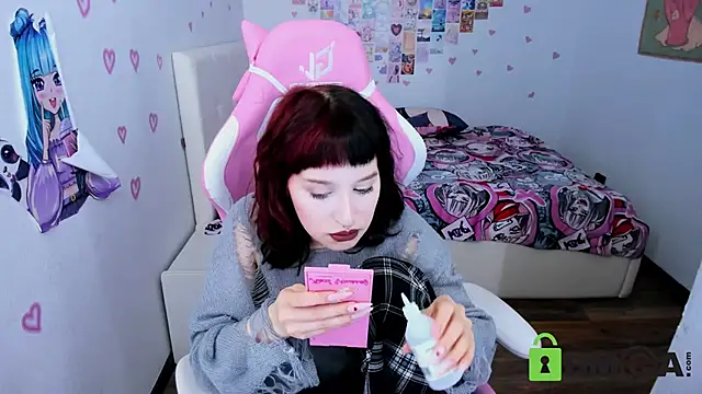 ElizaNik  online show from 01.30.25