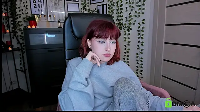 Snapshot of ElizaNik_ chatting on 06.18.26 ElizaNik online show from 06.18.26