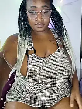 Snapshot of TheeNicole chatting on 03.08.25 TheeNicole online show from 03.08.25