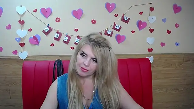 Snapshot of Julya_Barbi chatting on 02.05.25 Julya Barbi online show from 02.05.25