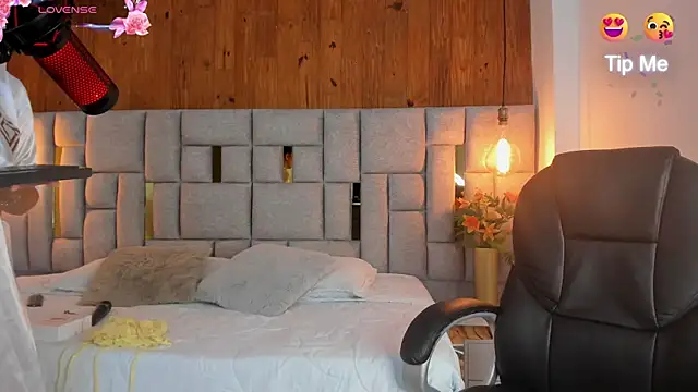 Snapshot of Saori_newman chatting on 01.17.25 Saori newman online show from 01.17.25